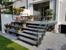 Terrasse-mit-Glasgelaender
