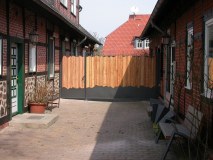 Tor-zickzack-Holz-Stahl