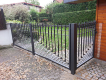 Toranlage-2-fluegelig-mit-Pforte