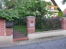 Tuer-und-Zaun-Flachstahlfuellung