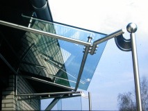 Vordach-Edelstahl-Detail